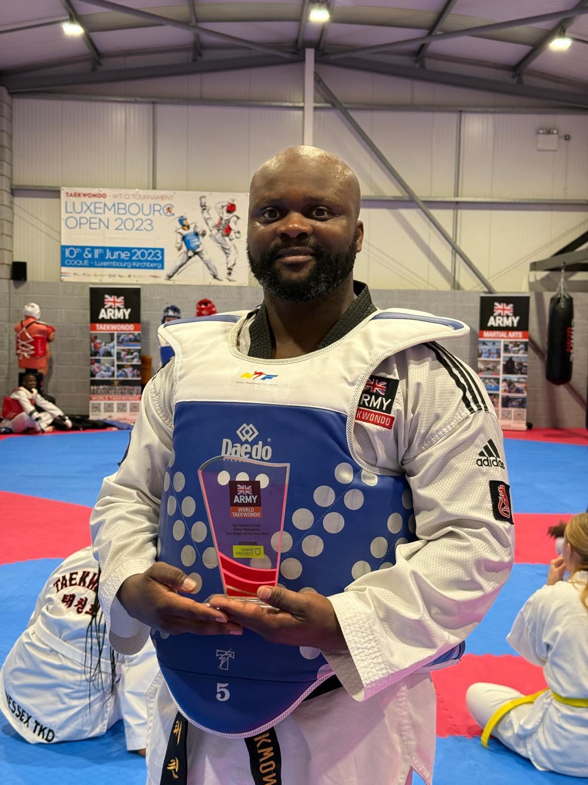 Yamie Guba holding an award at Luxembourg Open 2023